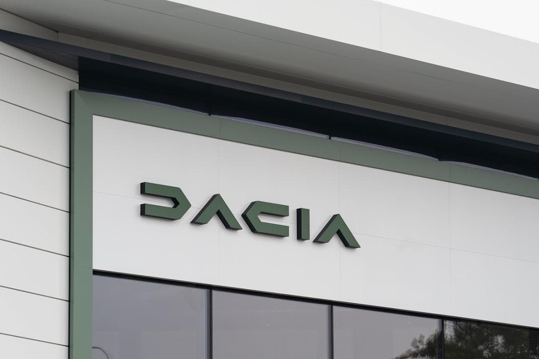 Dacia запускает программу добровольного увольнения для инженеров в Румынии