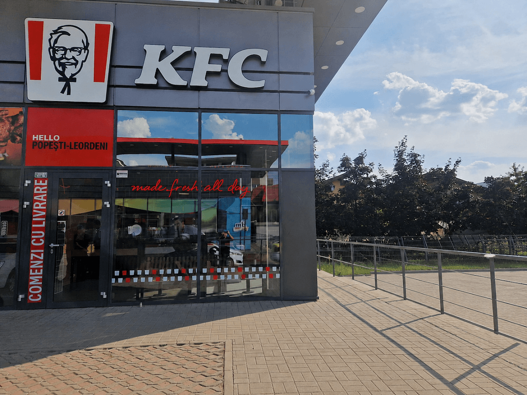 KFC открыл первый ресторан доставки и самовывоза в Попести-Леордени